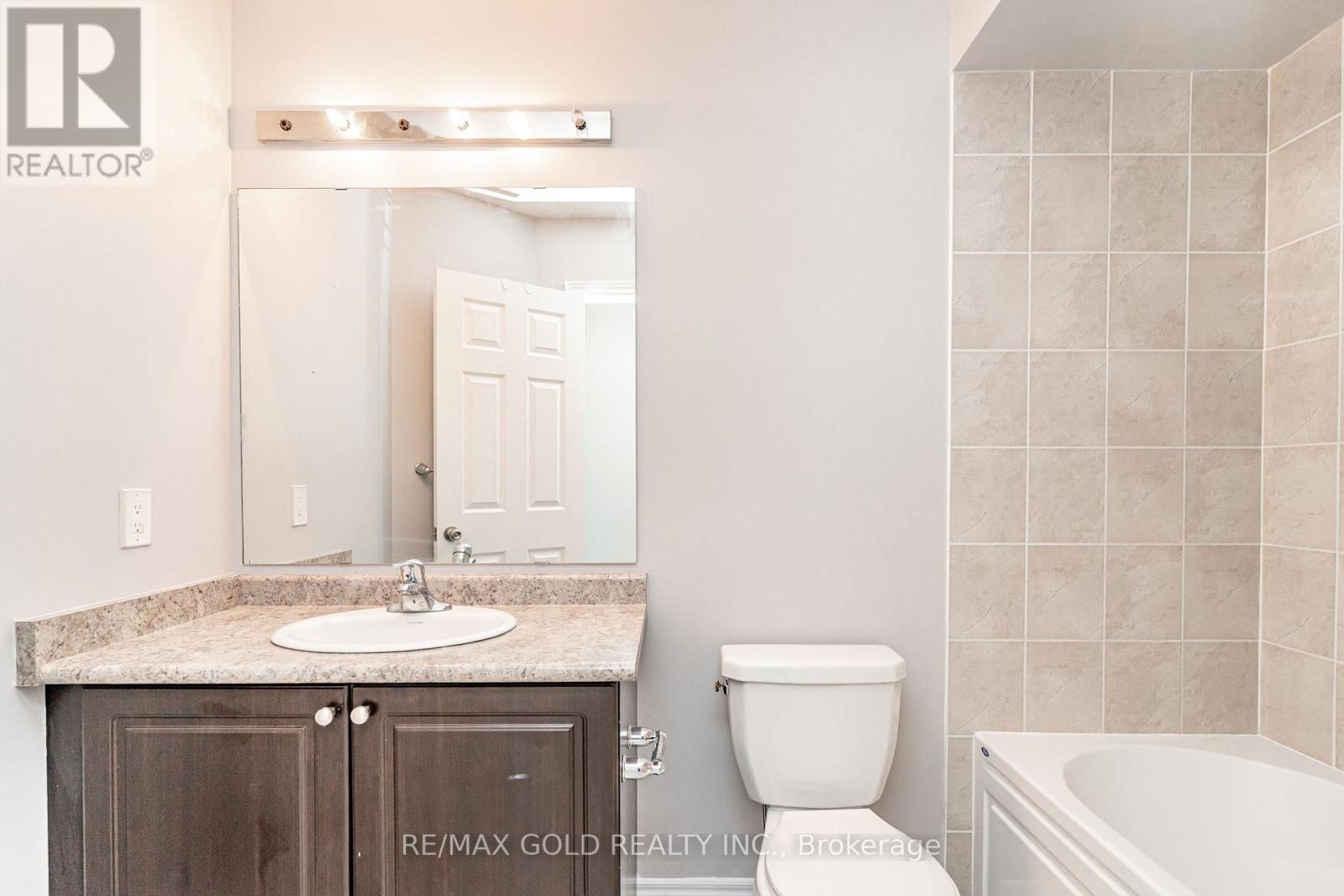 32 ROCKMAN CRESCENT - 21