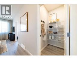 Bedroom - 520 Tekarra Drive Nw, Calgary, AB T3R2G1 Photo 10