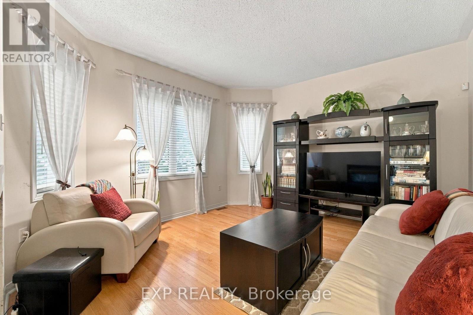 42 KAITLIN DRIVE - 23