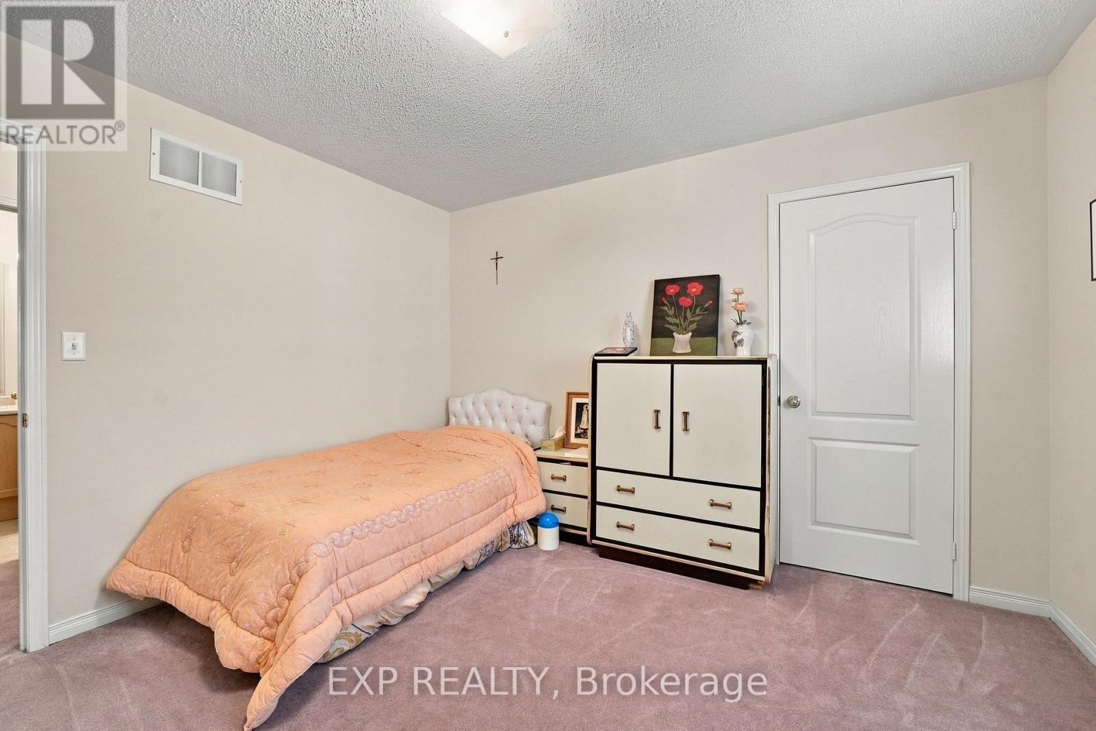 42 KAITLIN DRIVE - 32