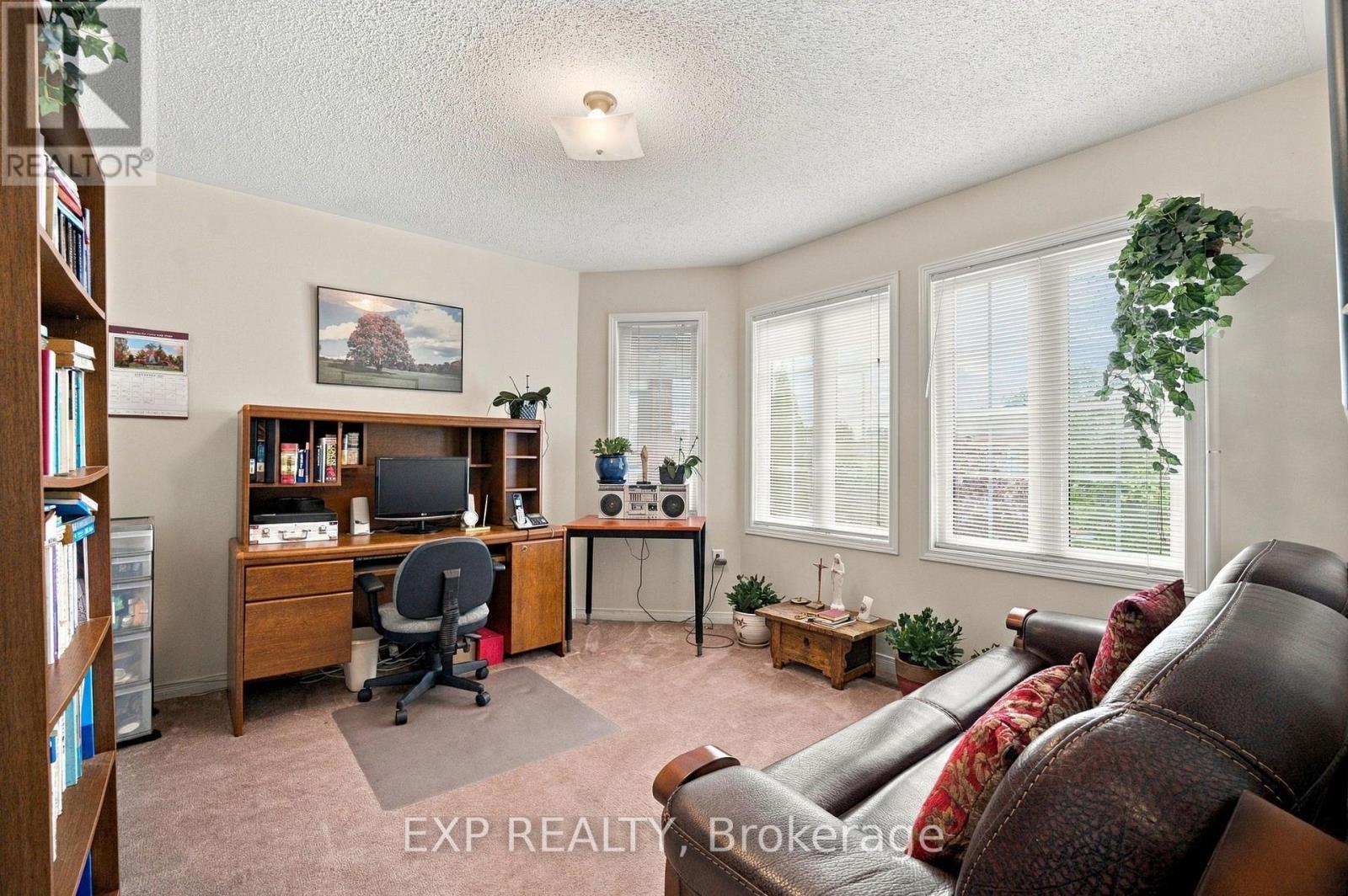 42 KAITLIN DRIVE - 33