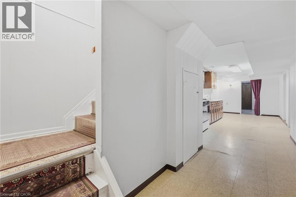137 PICTON Street E - 15