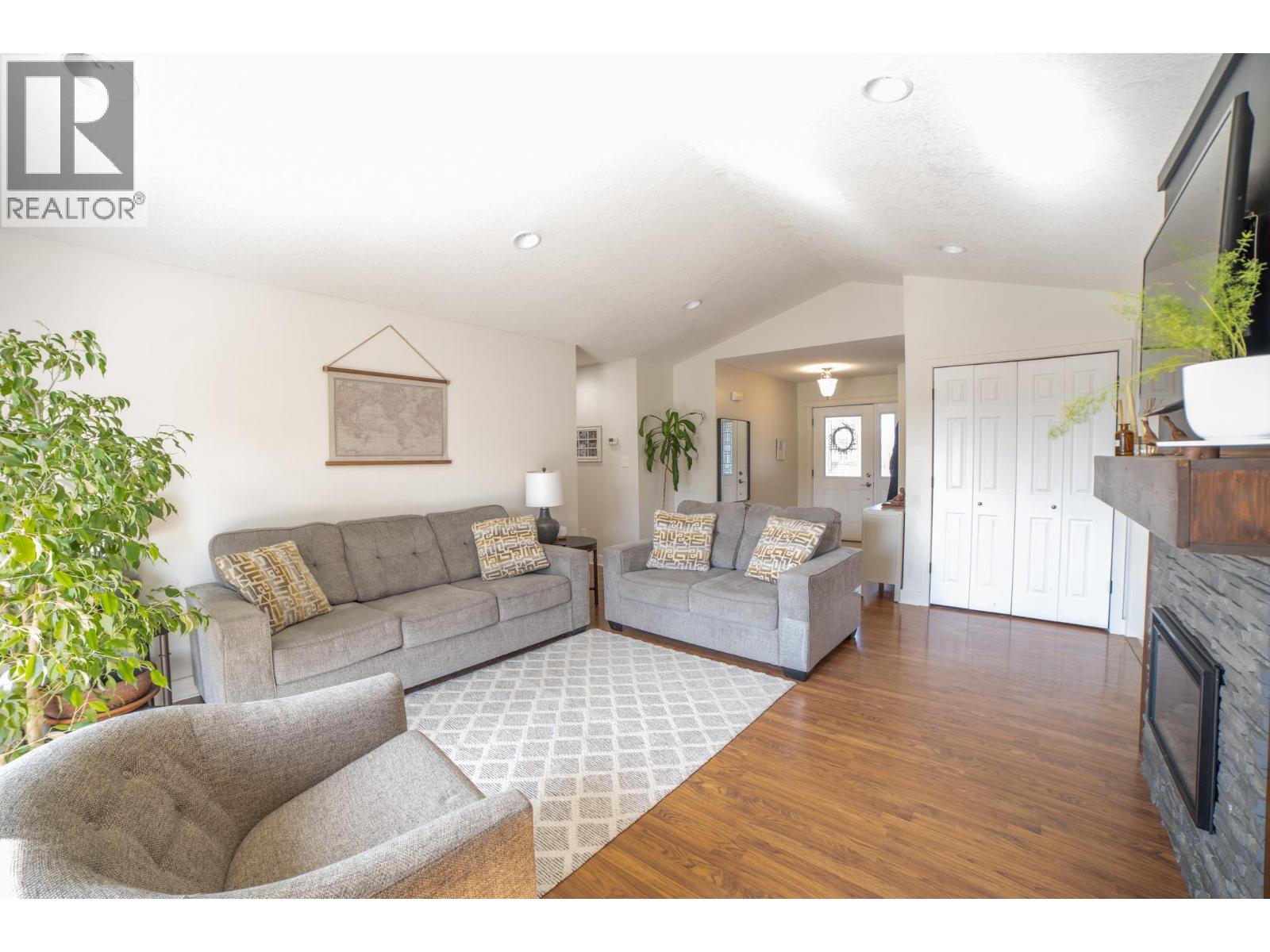 908 Purcell Crescent - 7