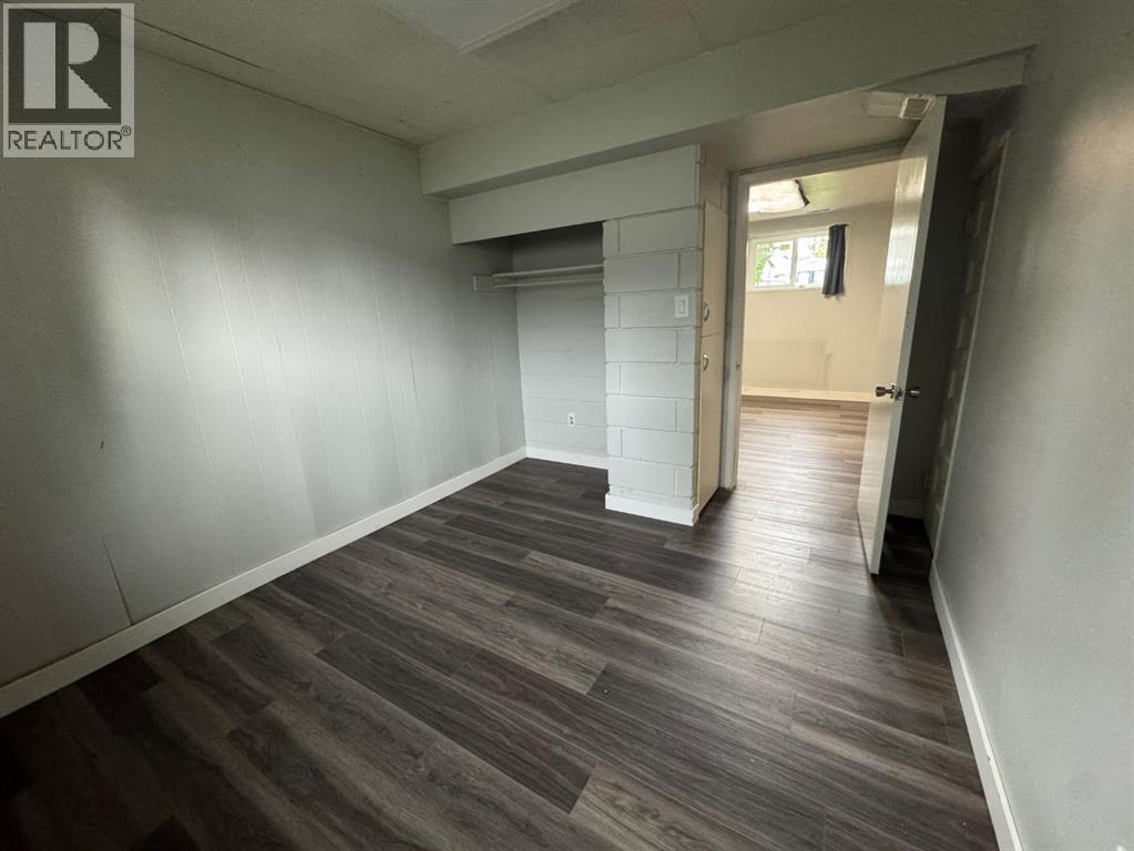 431 53 Avenue SW - 12