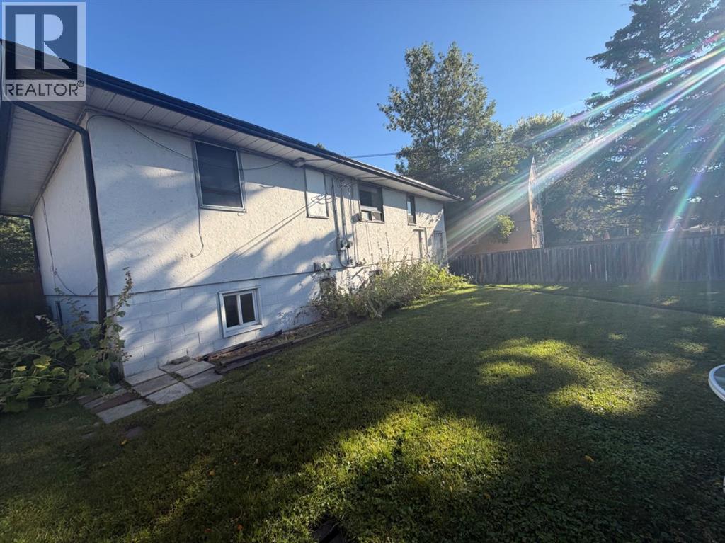 431 53 Avenue SW - 19