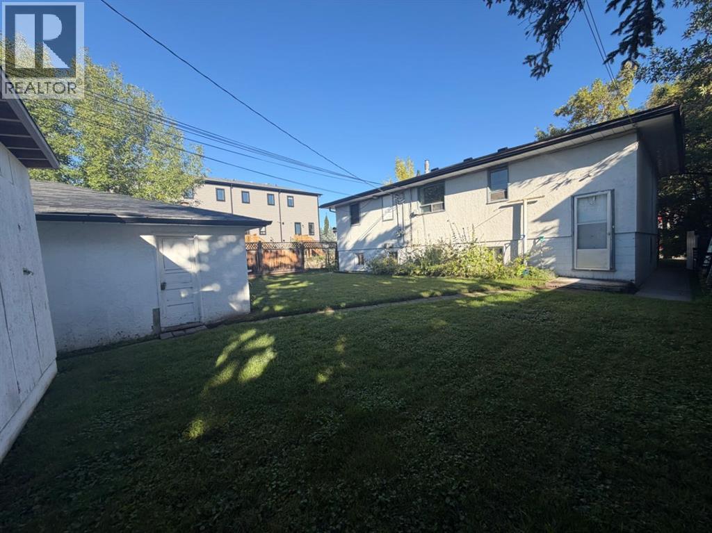 431 53 Avenue SW - 20