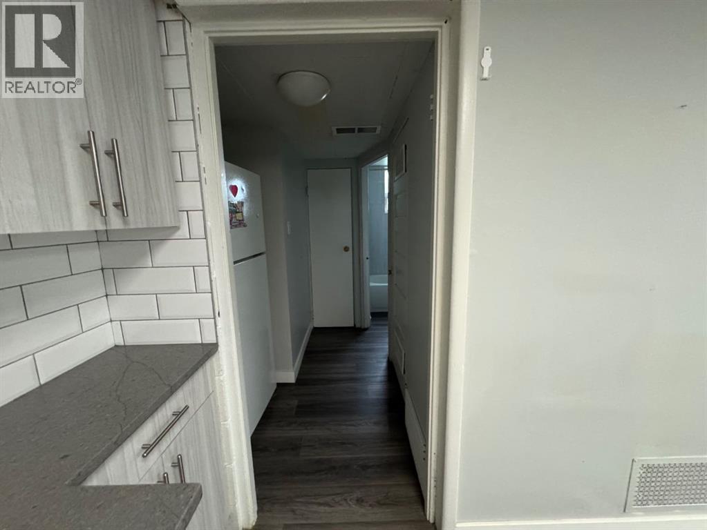 431 53 Avenue SW - 13