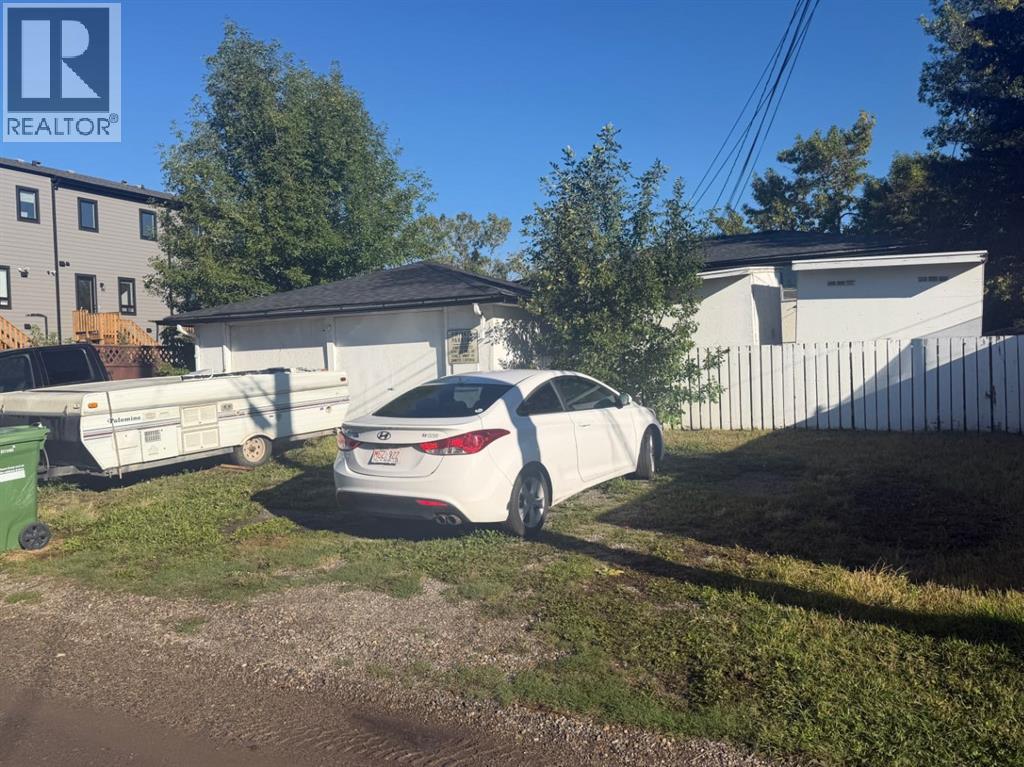 431 53 Avenue SW - 23