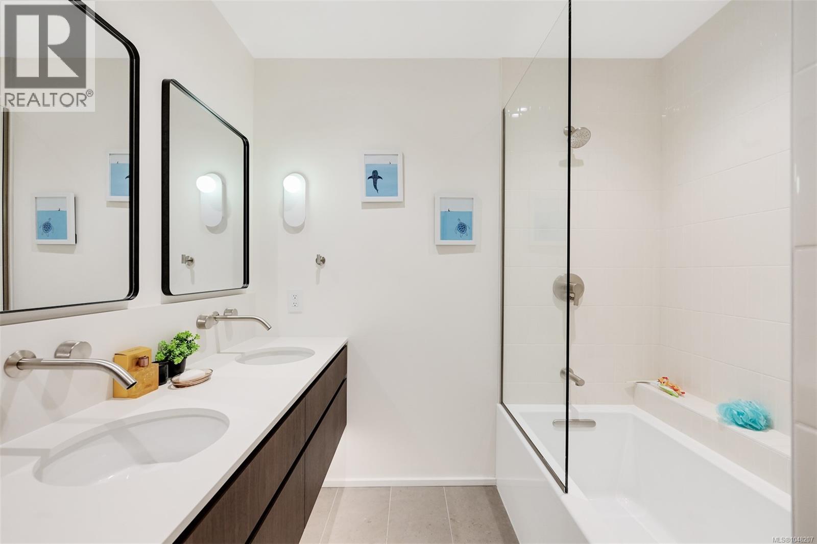  3055 Beach Drive, Oak Bay