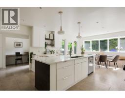 3055 Beach Dr, Oak Bay, BC V8R6L5 Photo 23