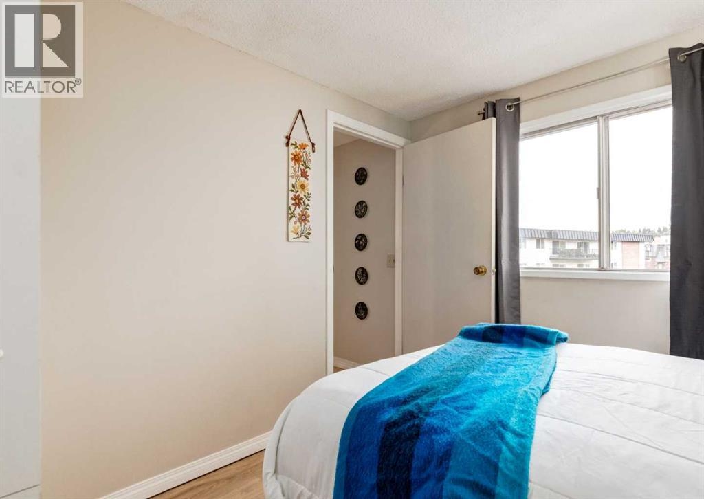 #10 6819 Centre Street NW - 18