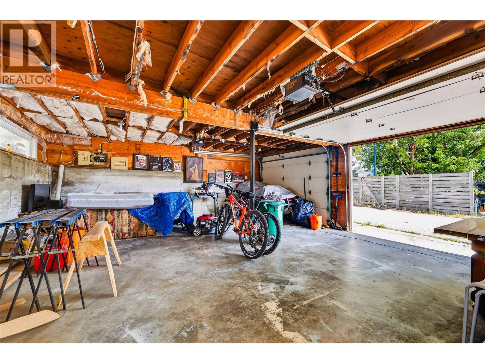 660 Dickens Street, Warfield
