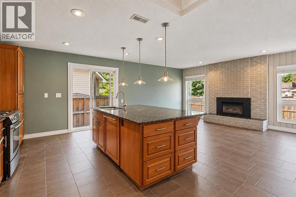 856 Lake Twintree Crescent SE photo 14