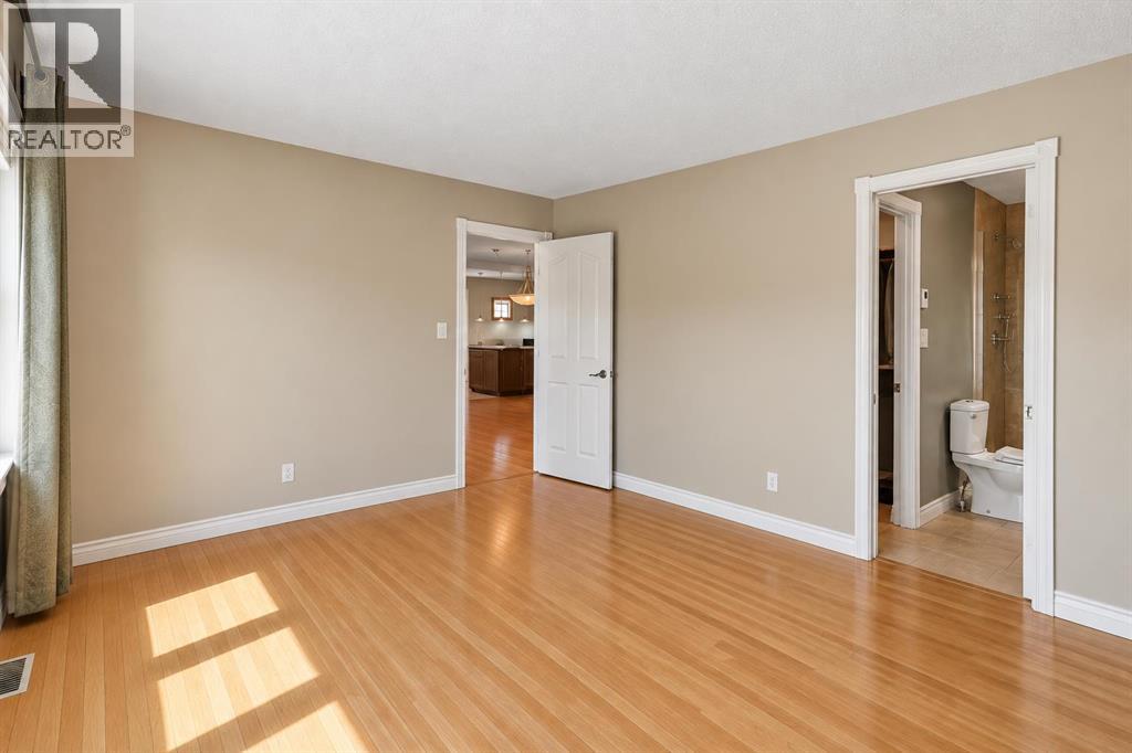 856 Lake Twintree Crescent SE photo 22