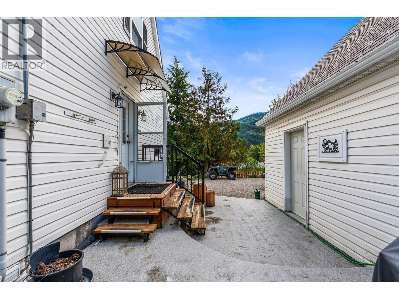 5858 Jen-Sherri Place - 20