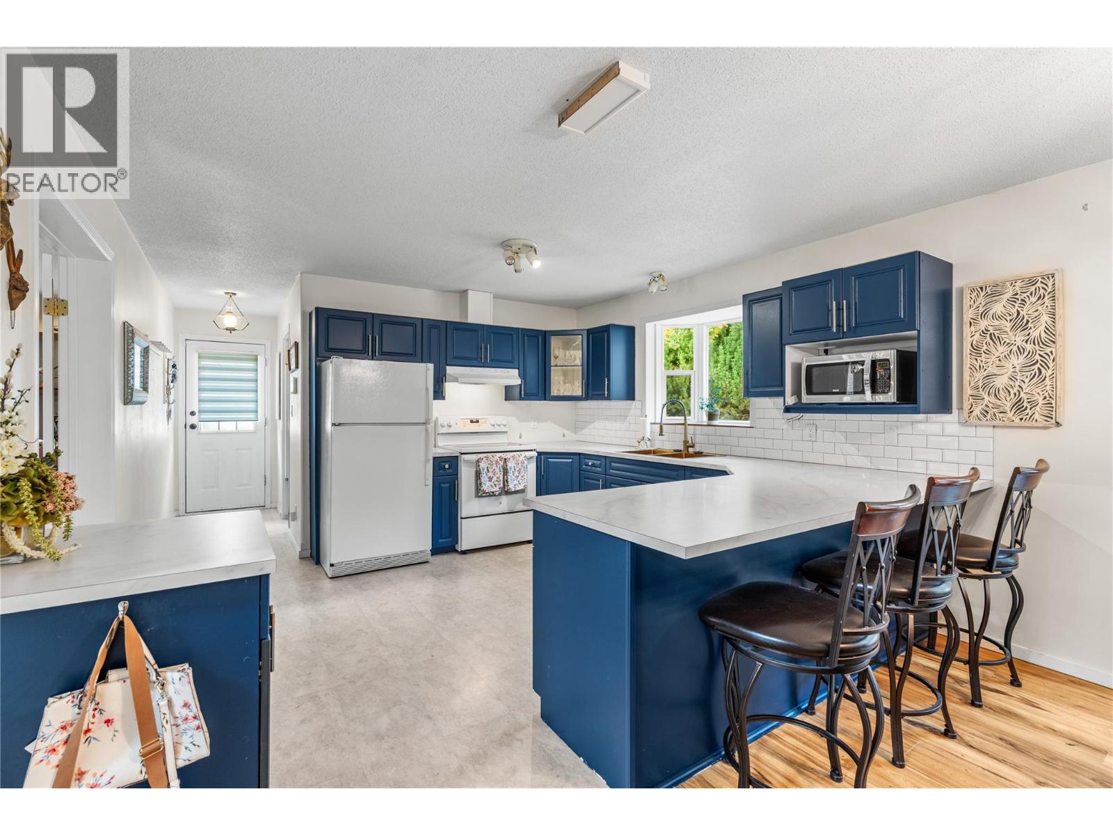 5858 Jen-Sherri Place - Image 36