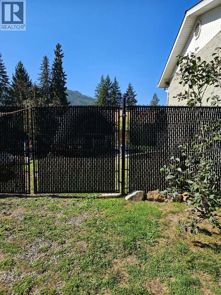 606 Gillis Avenue - 34