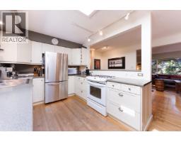 4482 Cove Cliff Road, North Vancouver, BC V7G1H6 Photo 10