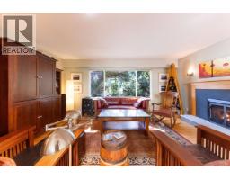 4482 Cove Cliff Road, North Vancouver, BC V7G1H6 Photo 14