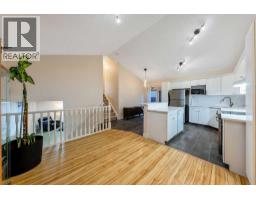 4pc Bathroom - 2016 Country Hills Circle Nw, Calgary, AB T3K4Z2 Photo 8