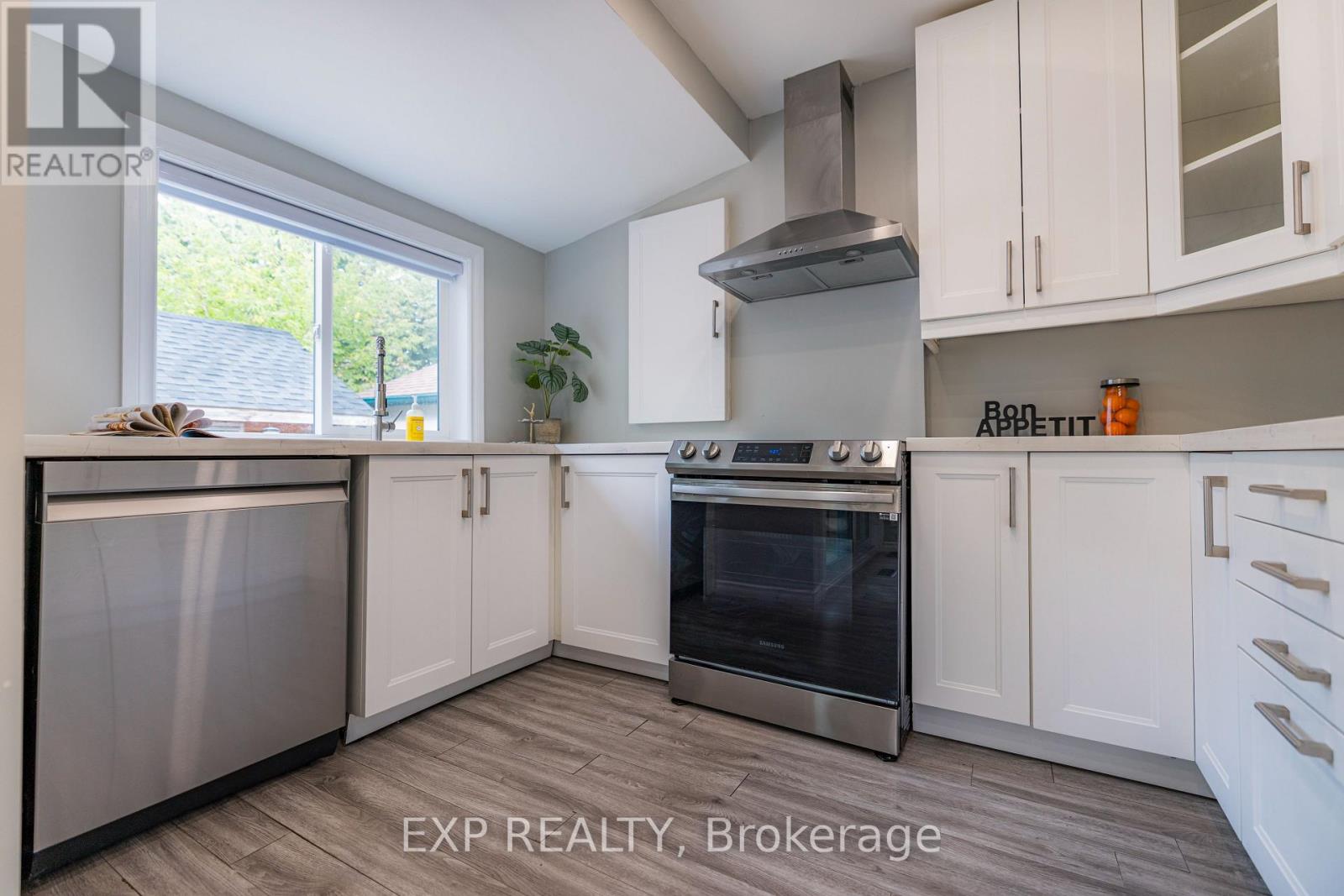 18 NELSON AVENUE - 11