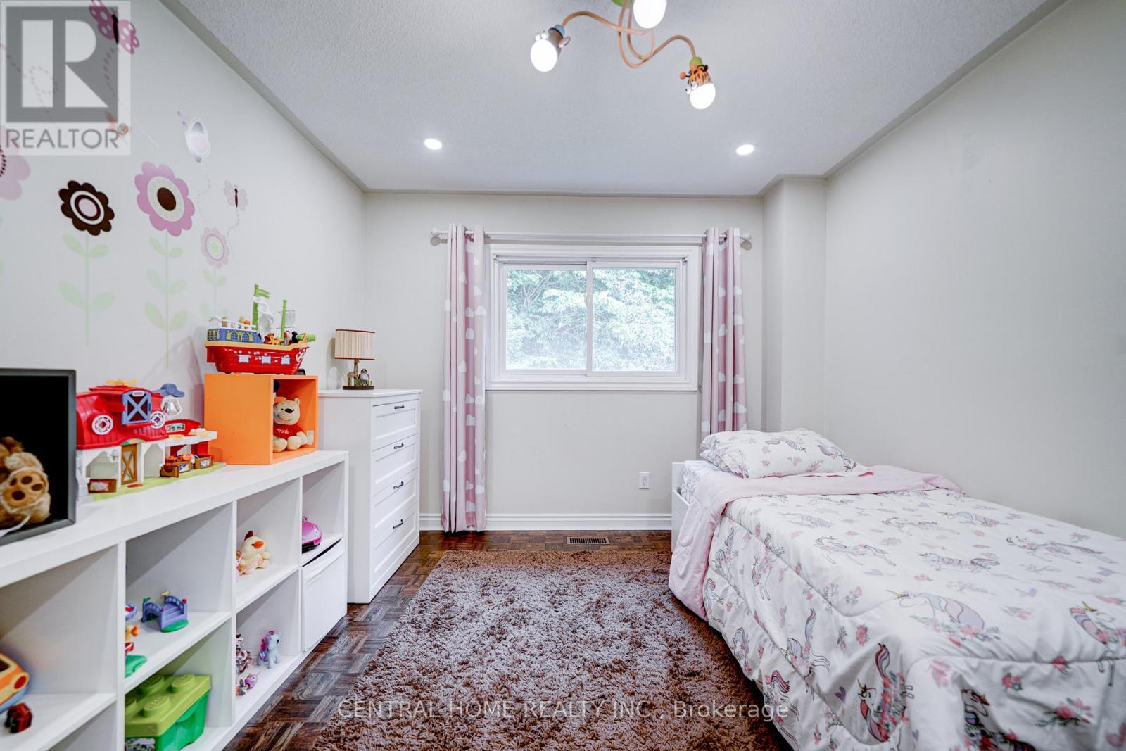 293 WORTH BOULEVARD - 26