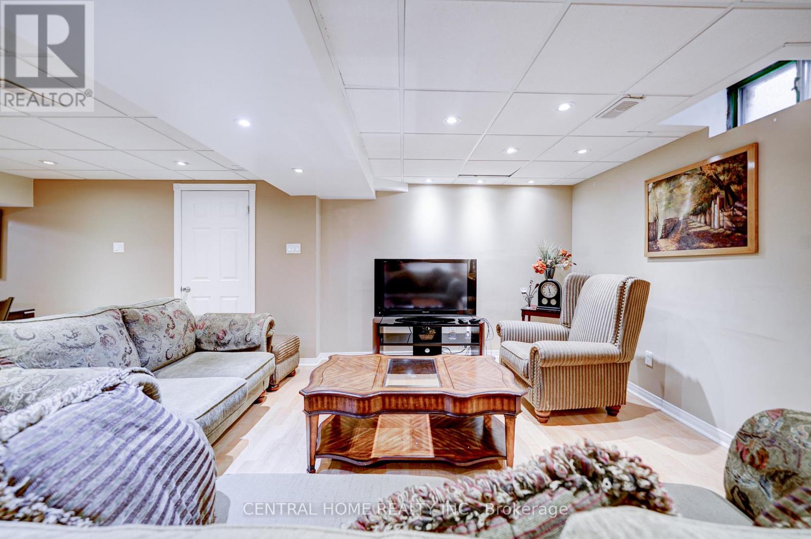 293 WORTH BOULEVARD - Image 31