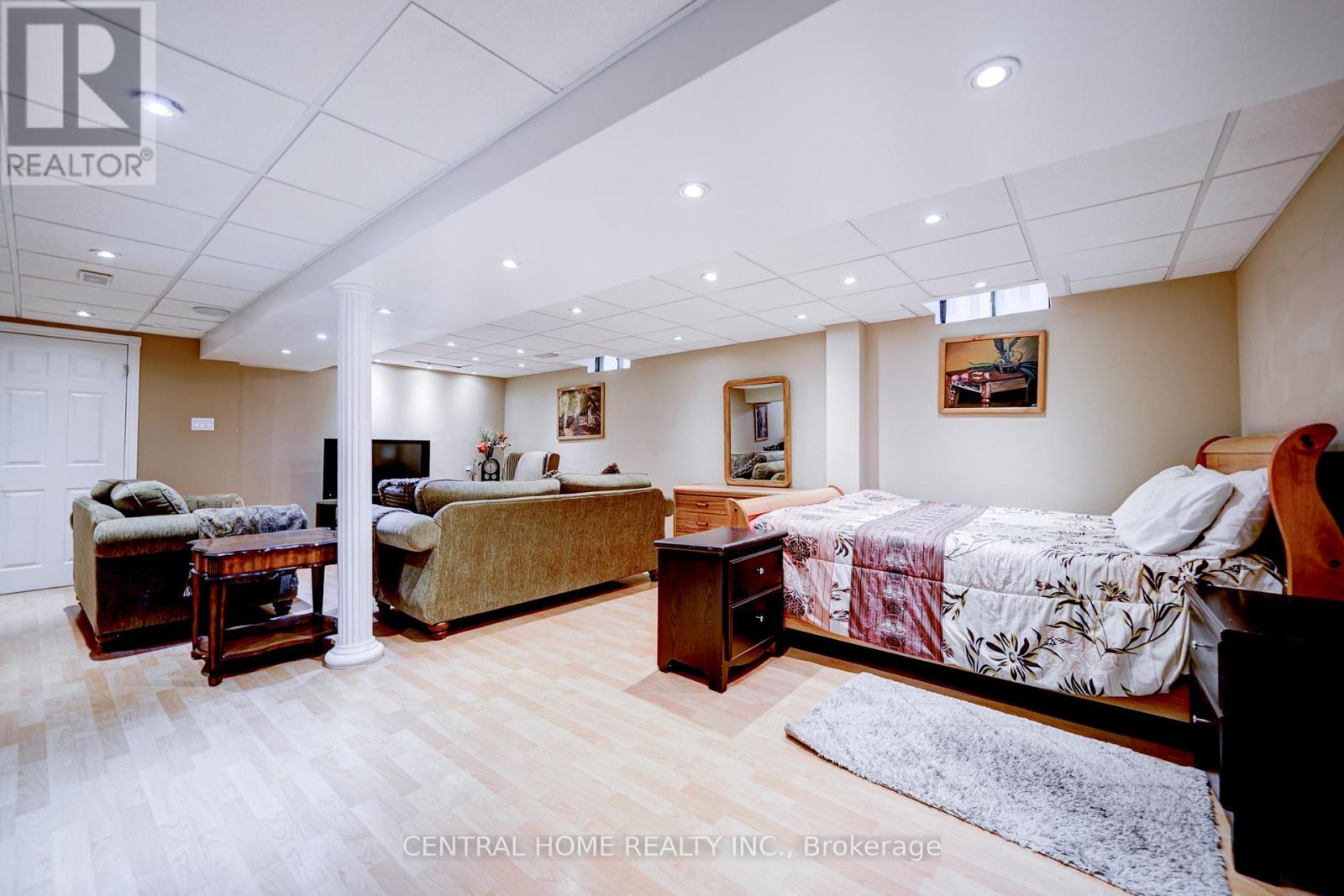 293 WORTH BOULEVARD - 32