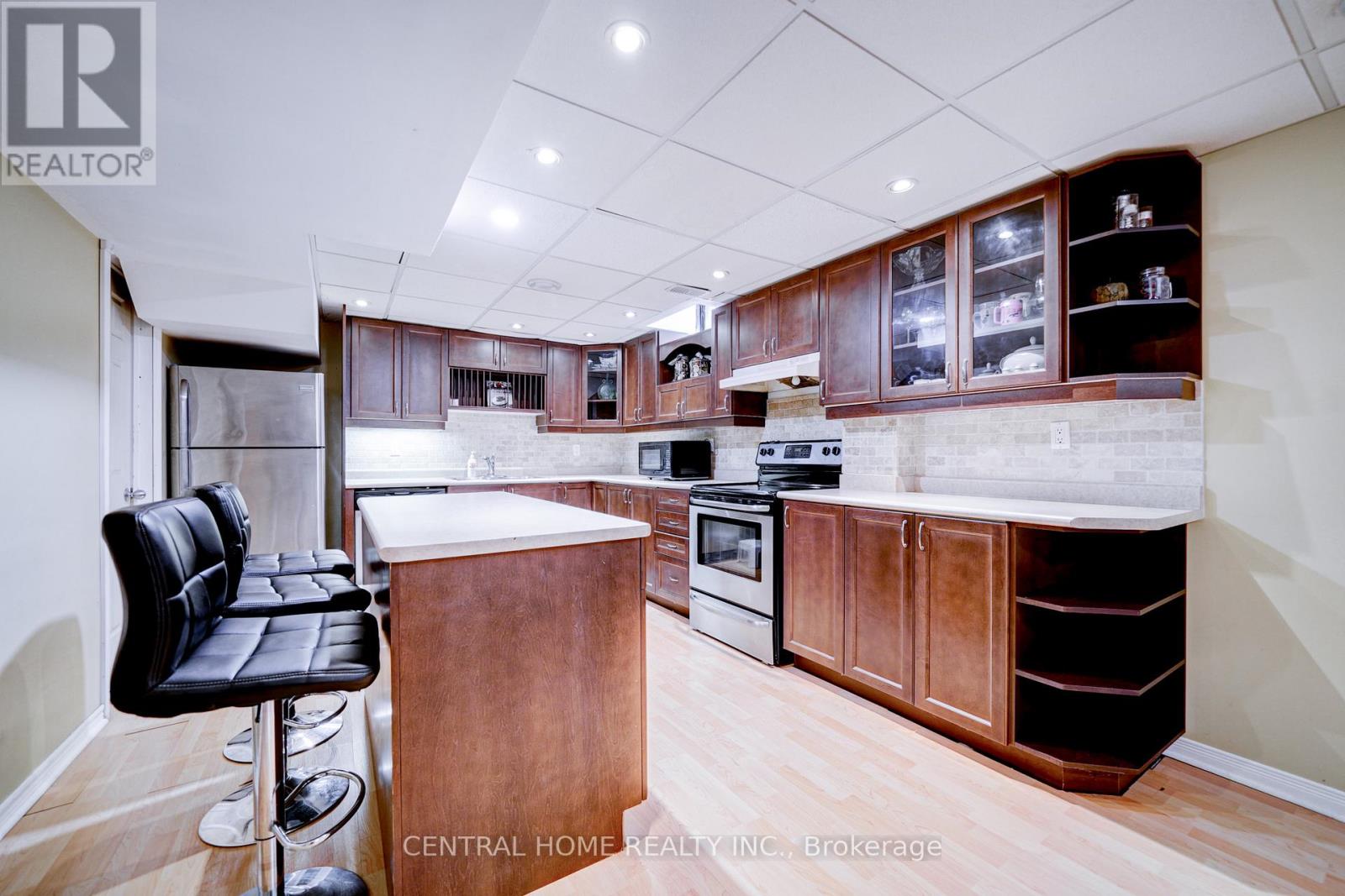 293 WORTH BOULEVARD - 33