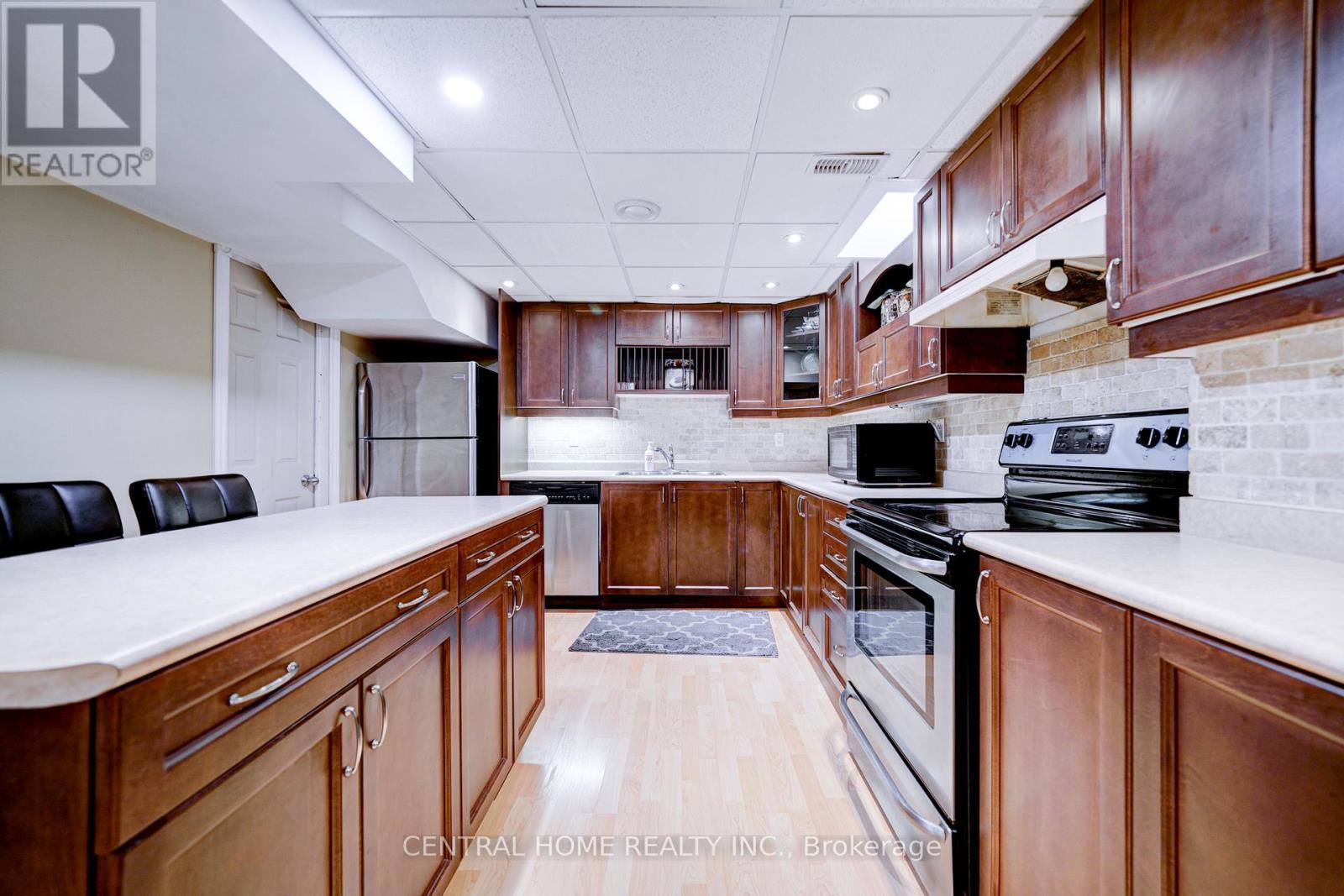 293 WORTH BOULEVARD - 34