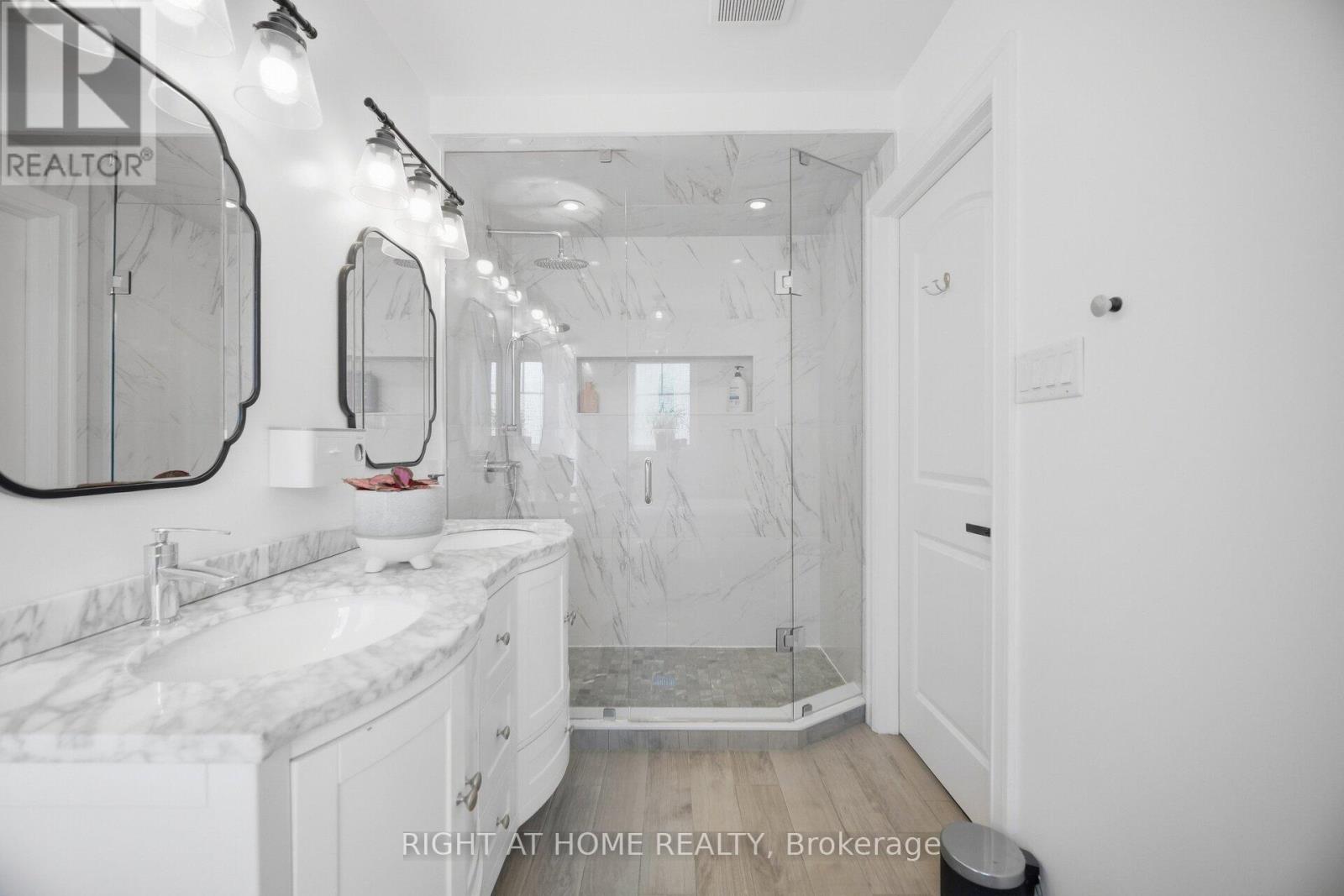 #8 8032 KIPLING AVENUE - 27