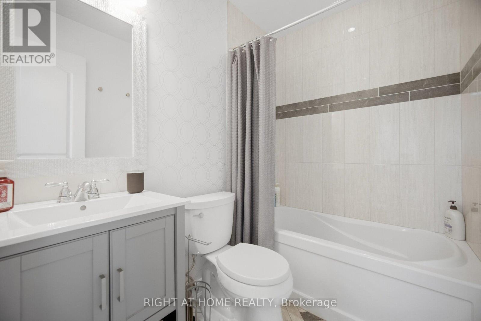 8- 8032 Kipling Avenue, Vaughan, ON photo 32