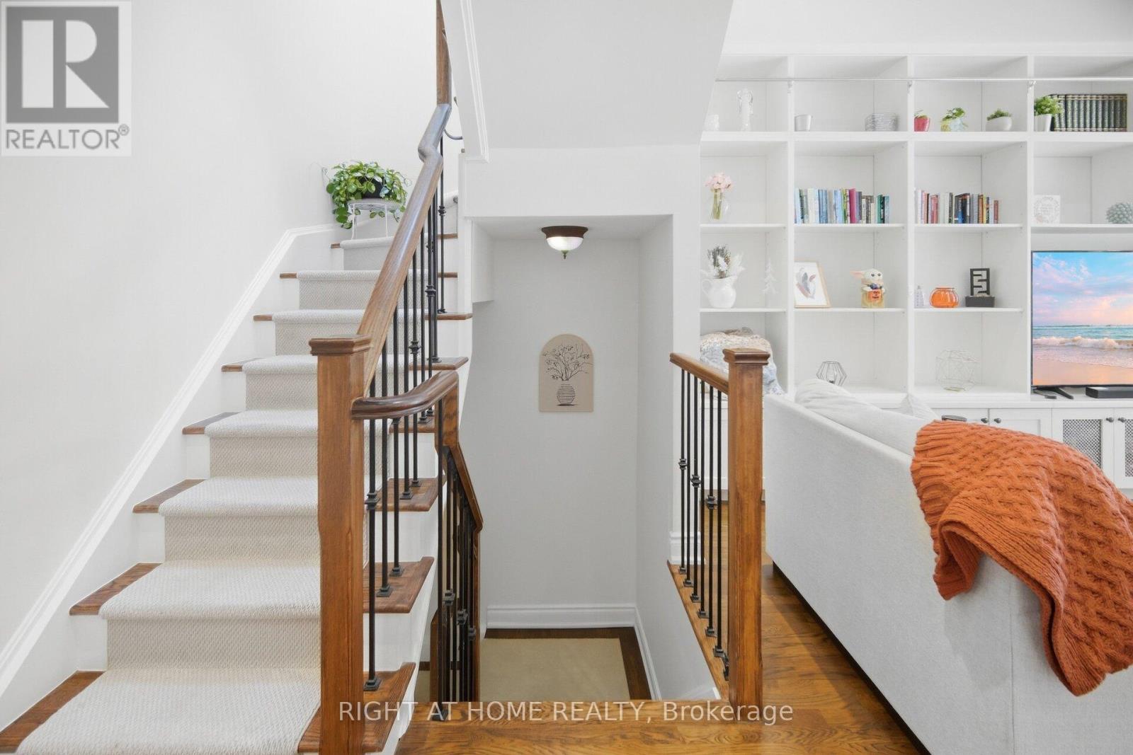 #8 8032 KIPLING AVENUE - 33