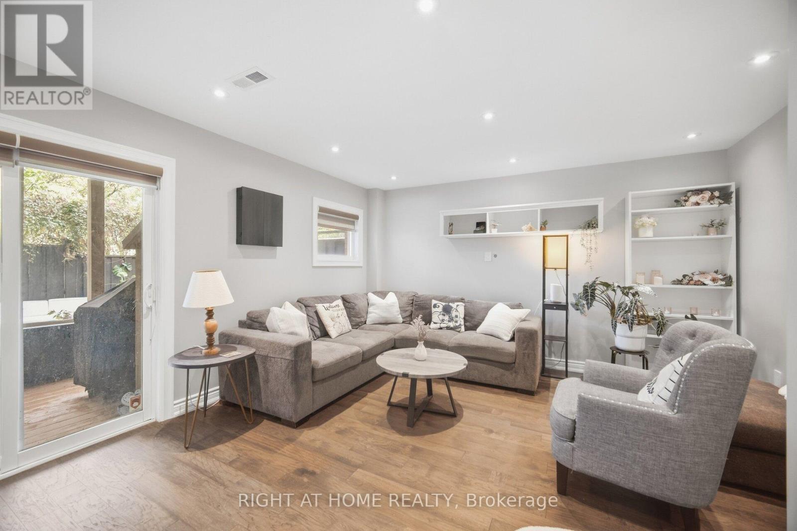 #8 8032 KIPLING AVENUE - 36
