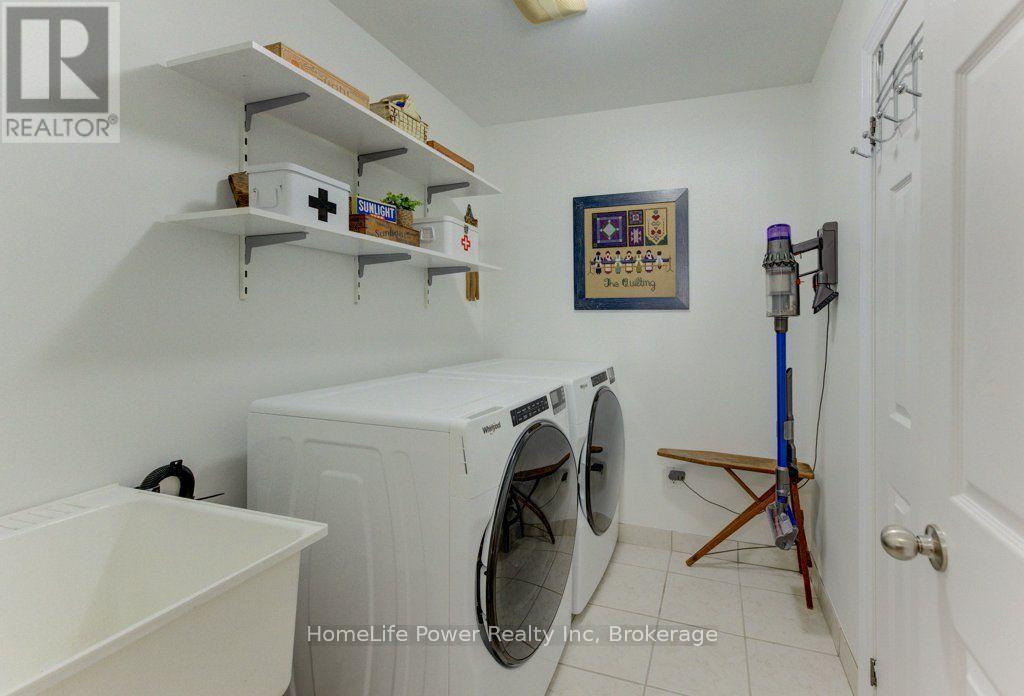 #7 455 CLARIDGE ROAD - Image 25
