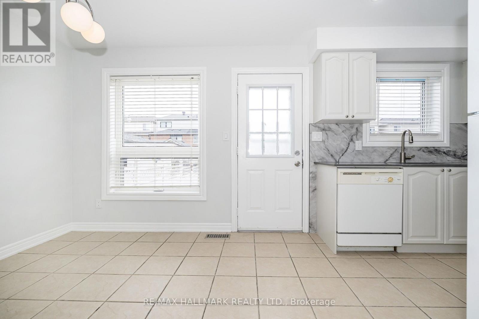 MAIN/BASE - 125 VIELLA STREET, Toronto (Junction Area) — photo 6