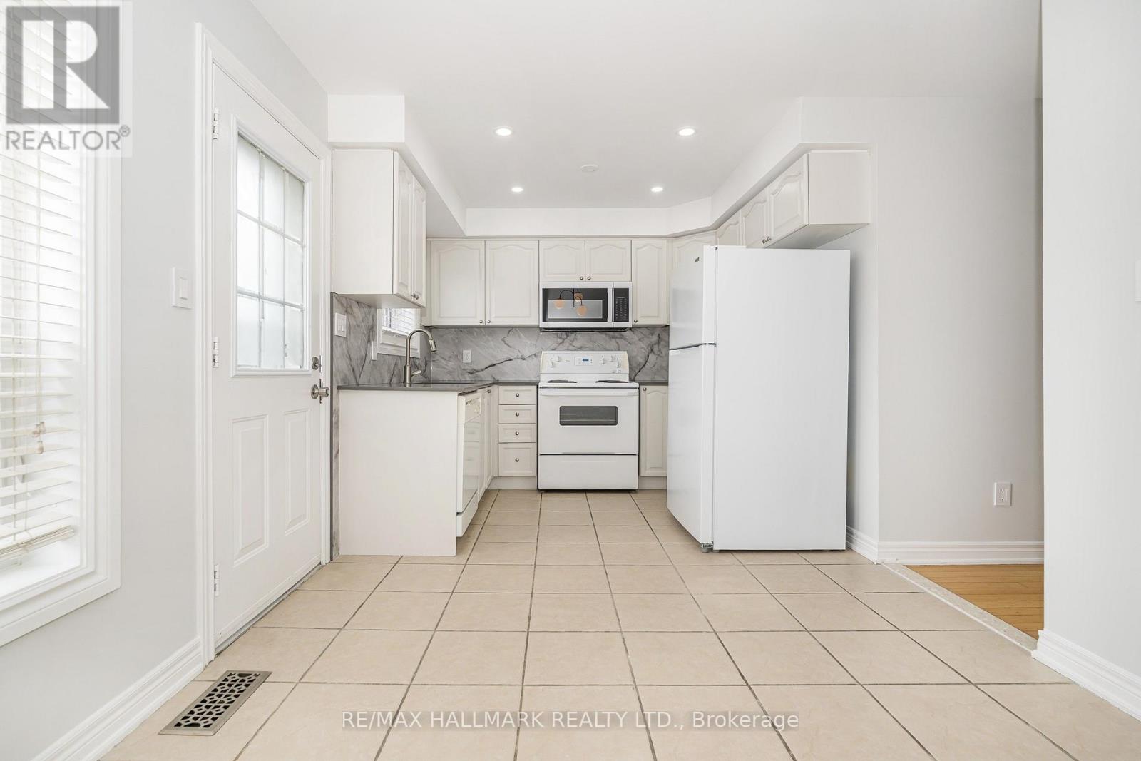 MAIN/BASE - 125 VIELLA STREET, Toronto (Junction Area) — photo 7