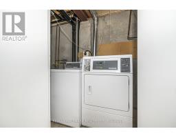 Main/base - 125 Viella Street, Toronto, ON M6N5C7 Photo 20