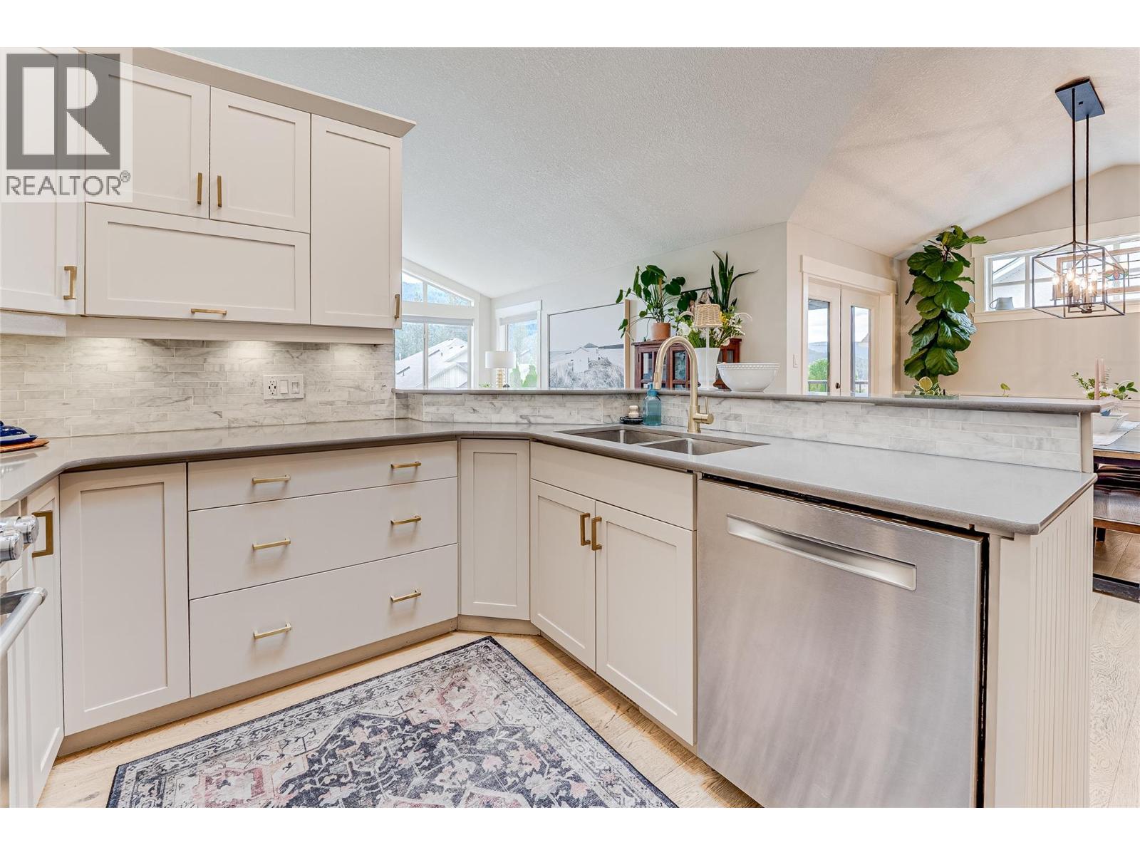 #1 6933 Manning Place - 8