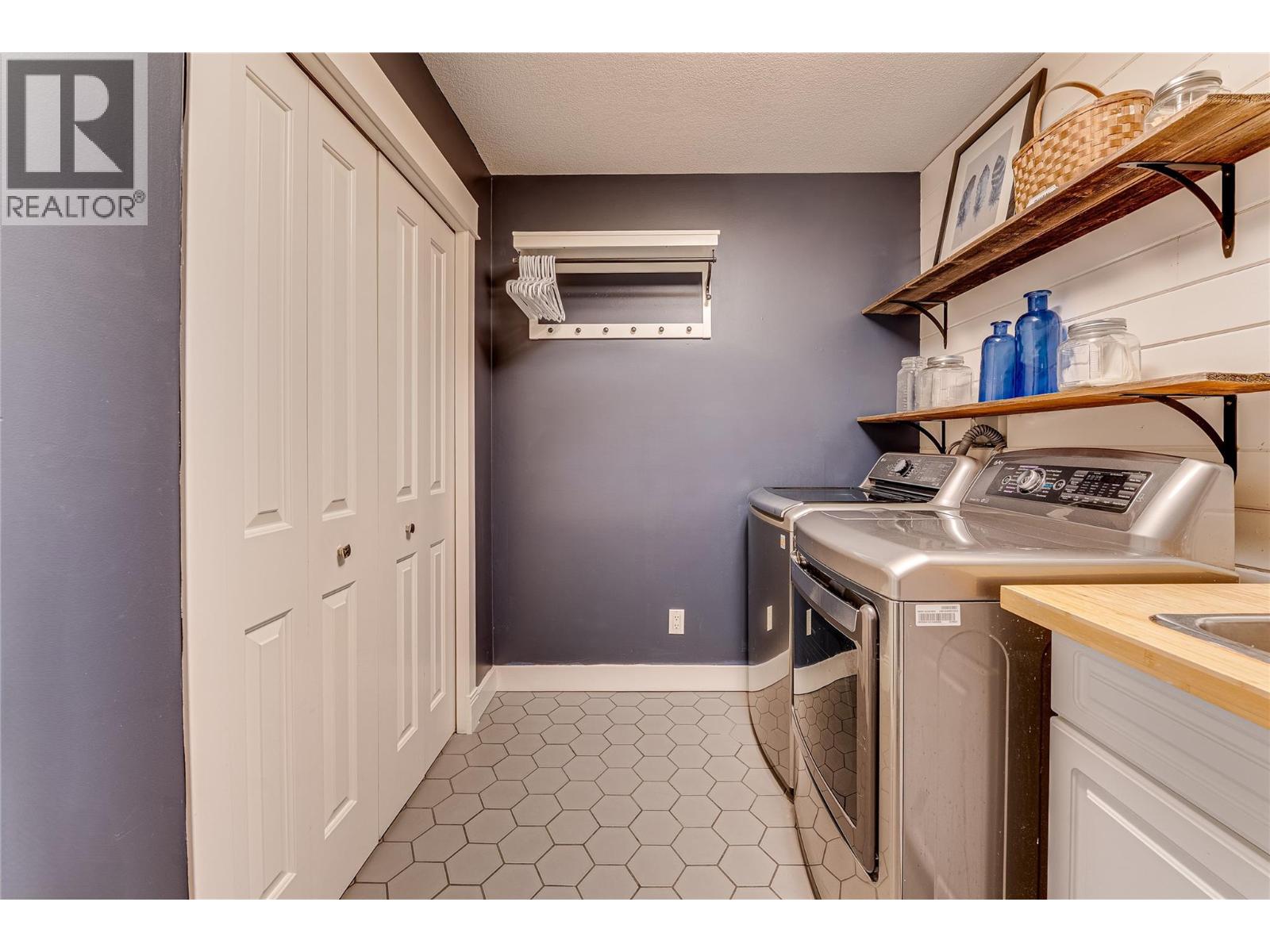 #1 6933 Manning Place - 33