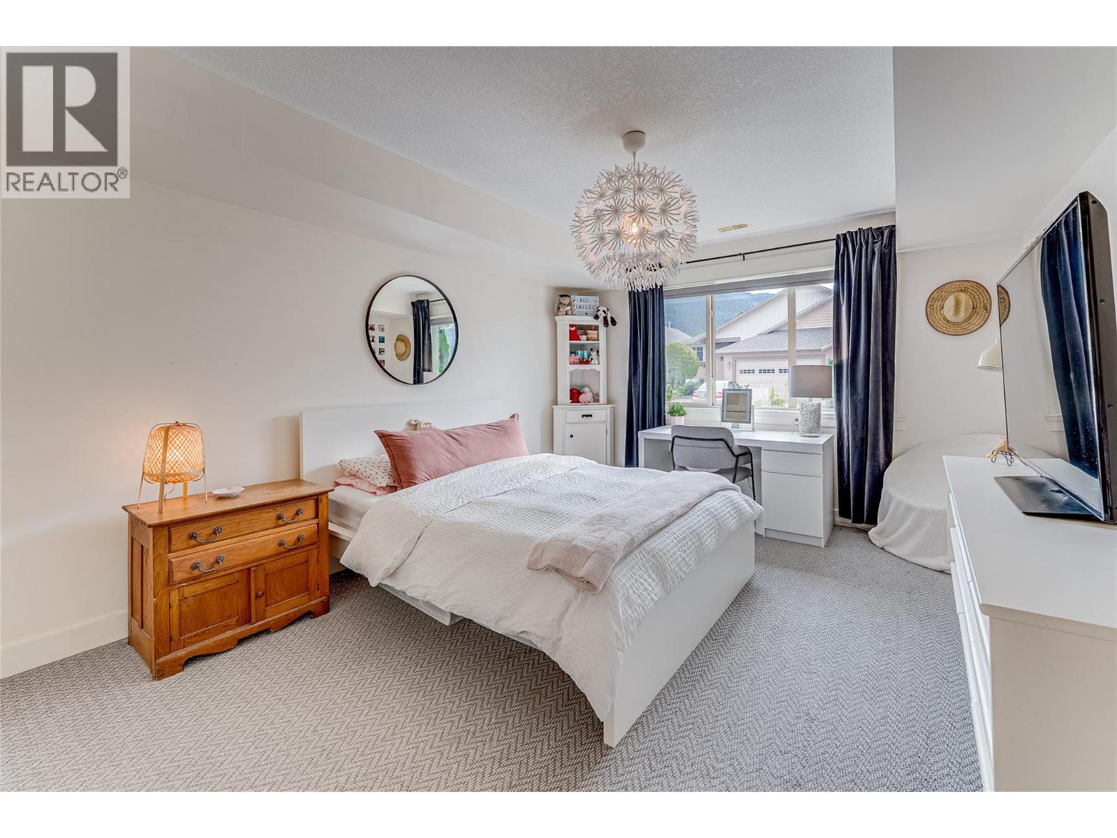 #1 6933 Manning Place - Image 39