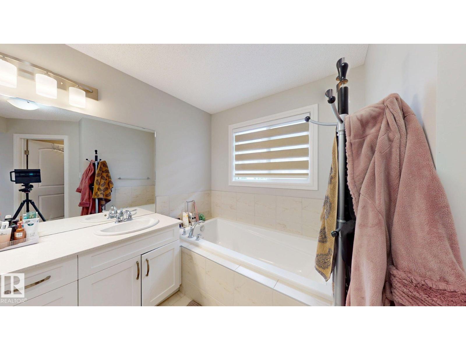 22407 99 AV NW - Image 24