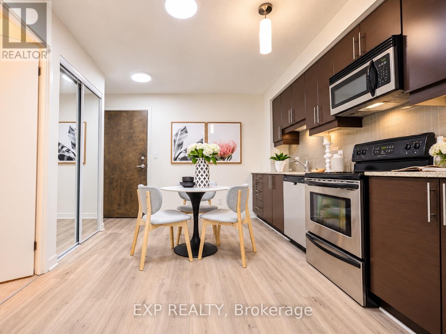 #703 18 HARBOUR STREET - 16