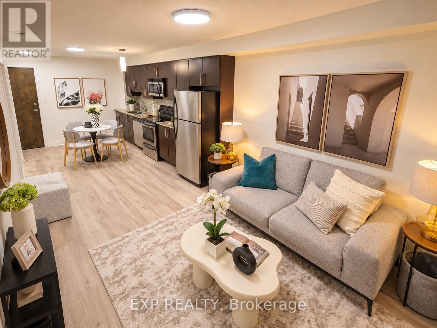 #703 18 HARBOUR STREET - 17