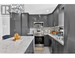 Dining room - 696 Sheppard Avenue, Pickering, ON L1V1G3 Photo 9