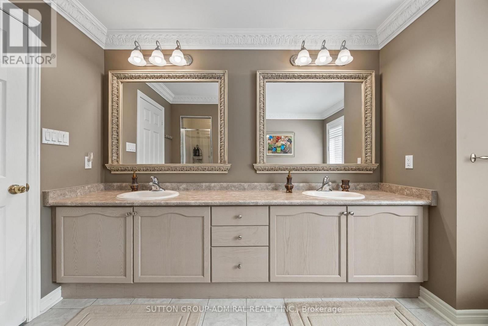 35 STRAUSS ROAD - 22