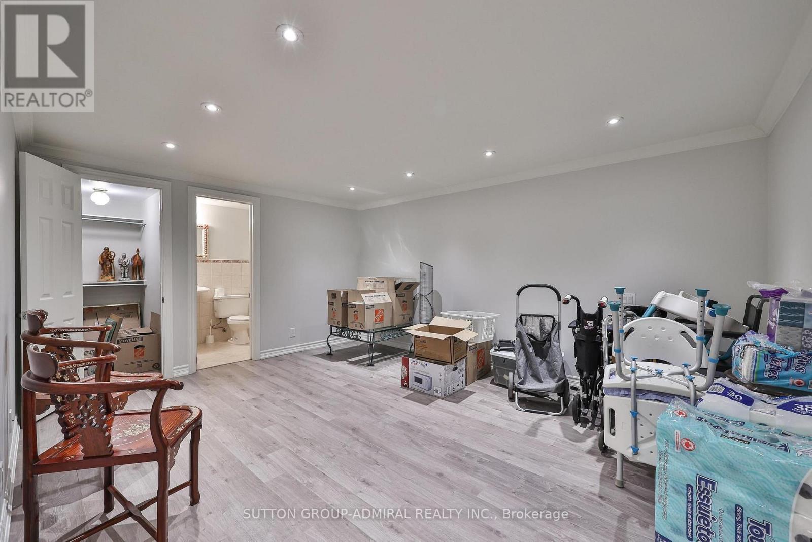 35 STRAUSS ROAD - 30