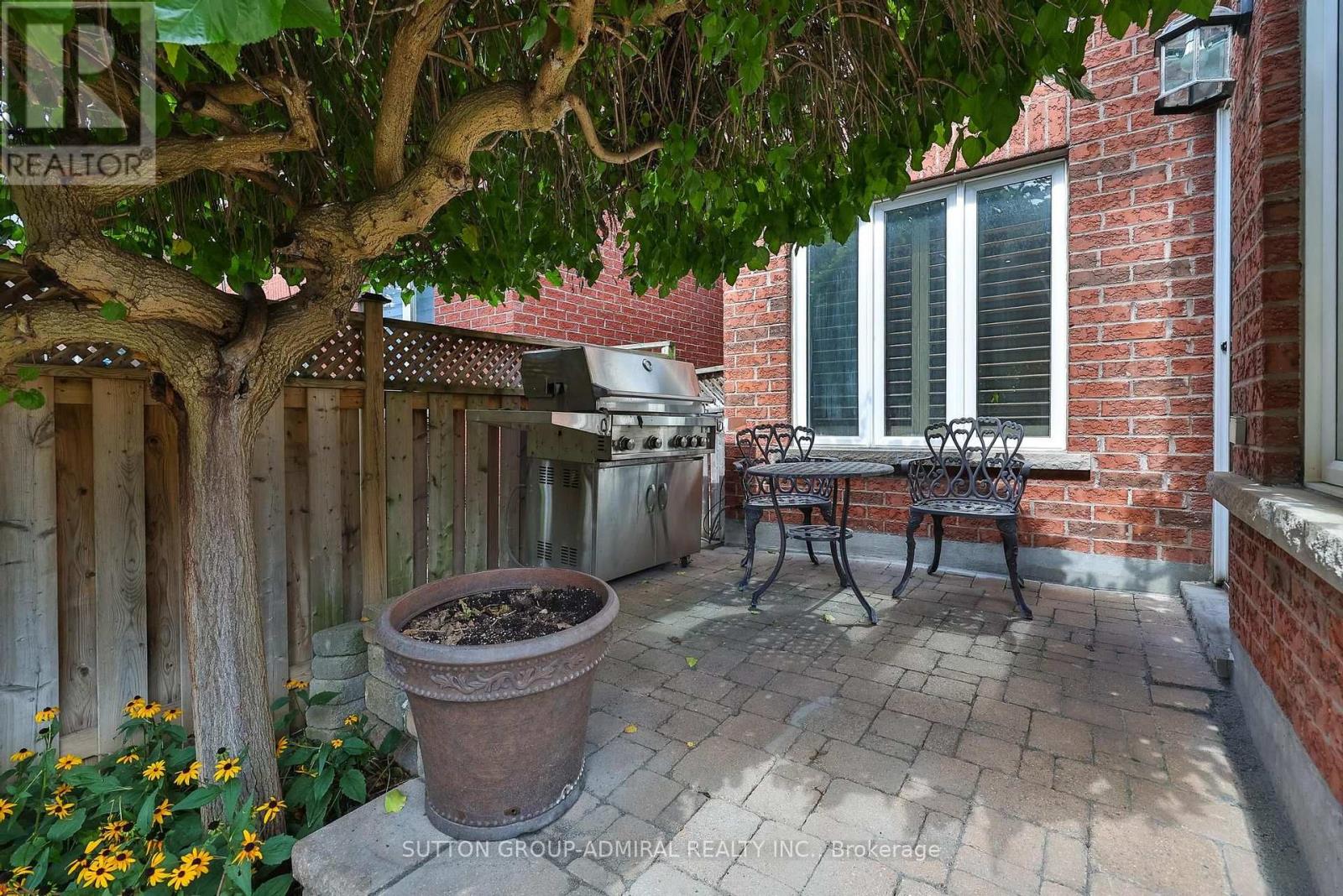 35 STRAUSS ROAD - Image 33
