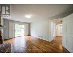 Living room - 30 Garnish Green, Markham, ON L3P4P5 Photo 10