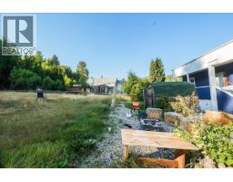 156 Haig Street, Warfield, BC V1R2L9 Photo 9